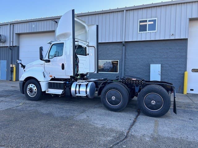 2025 International LT — photo 6