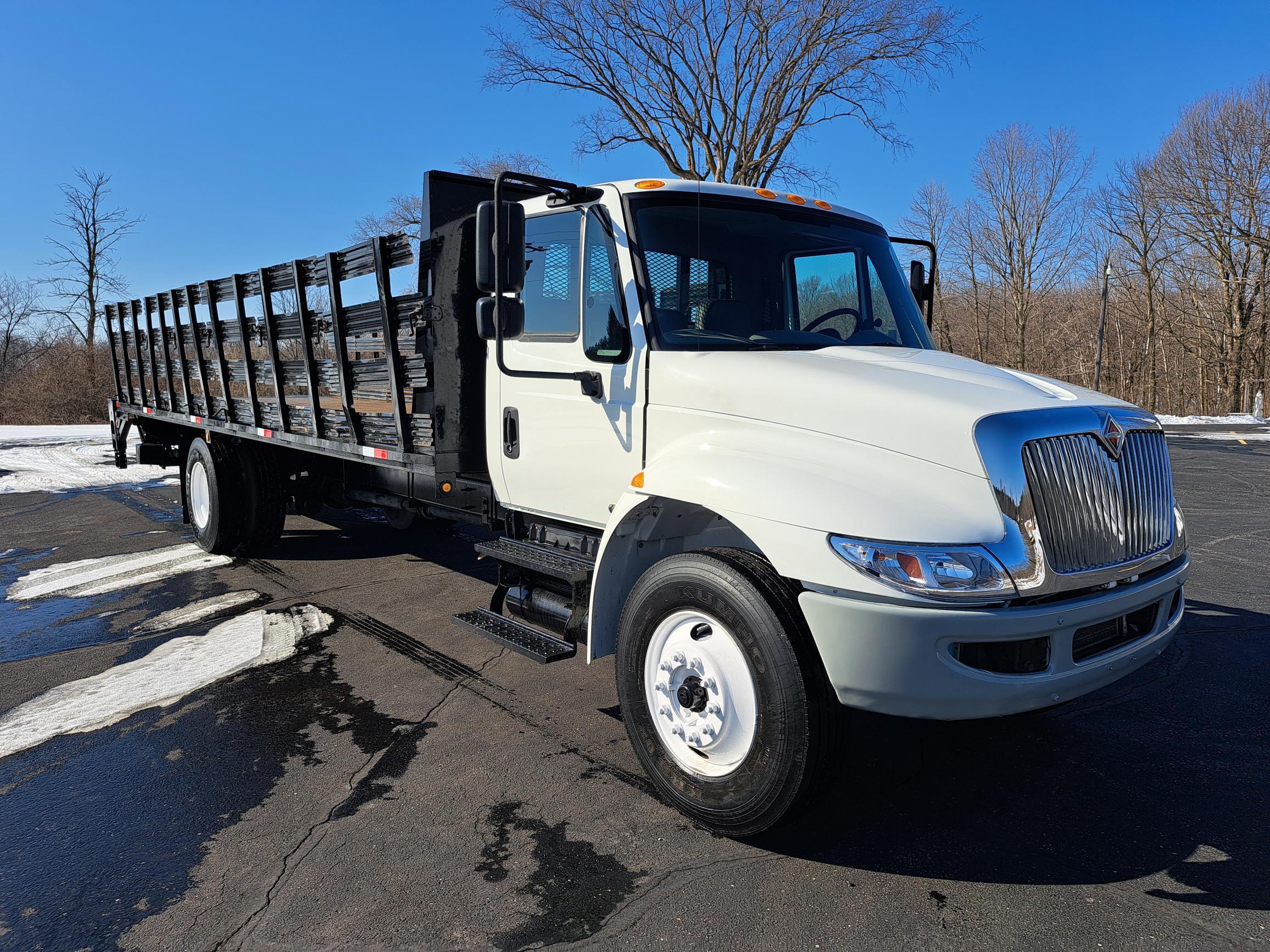 2019 International 4300 — photo 2