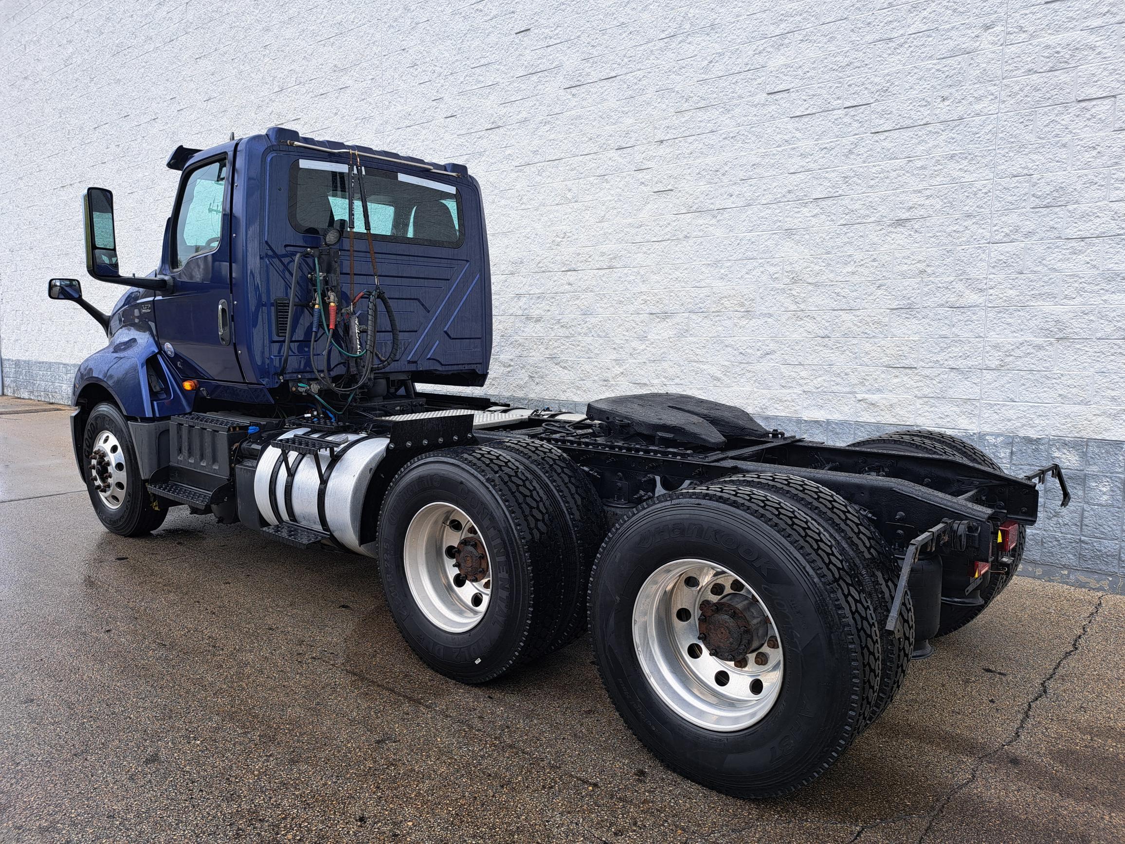 2019 International LT — photo 4