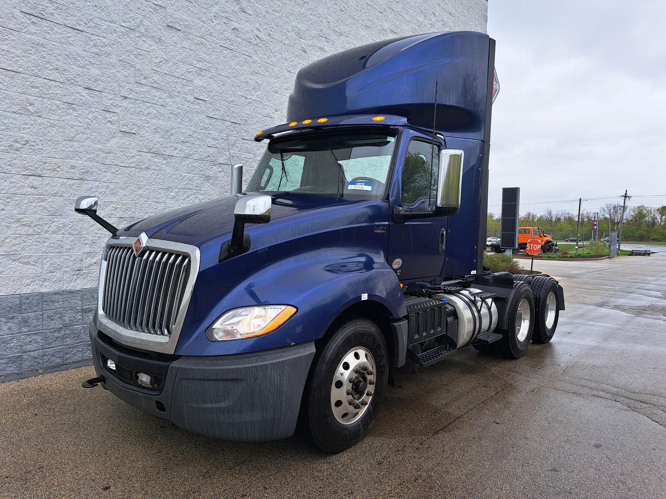 2020 International LT — photo 3