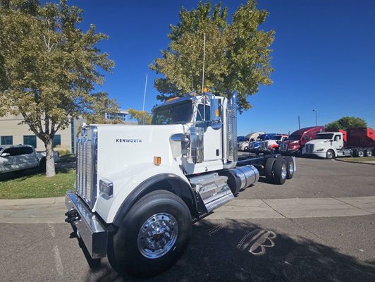 2026 Kenworth W900 in Denver, CO — photo 2
