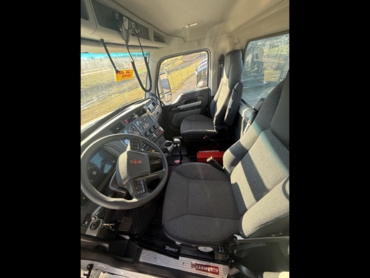 2026 Kenworth T880 in Van Buren, AR — photo 13