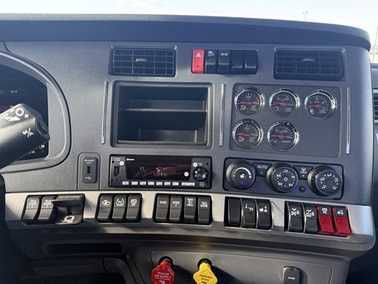 2026 Kenworth T880 in Ankeny, IA — photo 3