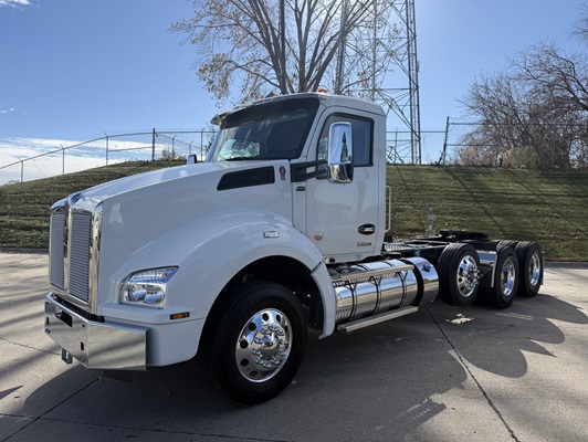 2026 Kenworth T880 in Ankeny, IA — photo 2