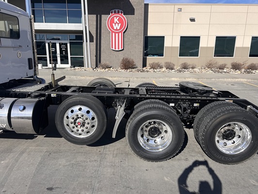 2026 Kenworth T880 in Omaha, NE — photo 4