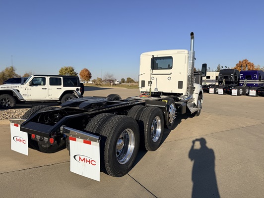2026 Kenworth T880 in Cedar Rapids, IA — photo 9