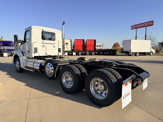 2026 Kenworth T880 in Cedar Rapids, IA — photo 10