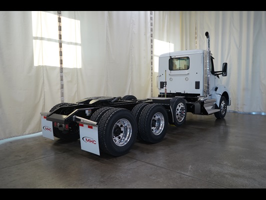 2026 Kenworth T880 in Dubuque, IA — photo 4