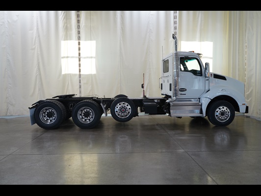 2026 Kenworth T880 in Dubuque, IA — photo 6