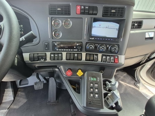 2026 Kenworth T880 in Dubuque, IA — photo 14