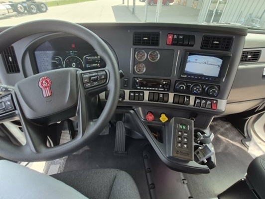 2026 Kenworth T880 in Dubuque, IA — photo 17