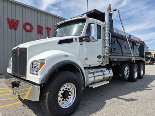 2026 Kenworth T880 in Dubuque, IA — photo 2