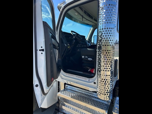 2026 Kenworth T880 in Alvarado, TX — photo 14