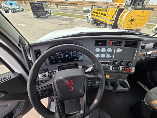 2026 Kenworth T880 in Fort Worth, TX — photo 2