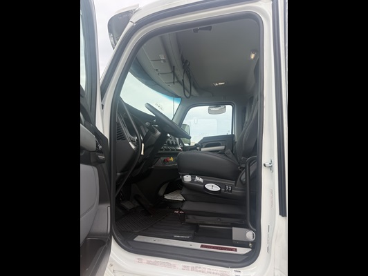 2026 Kenworth T880 in Van Buren, AR — photo 3