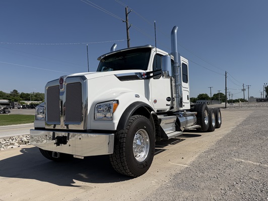 2026 Kenworth T880 in Tulsa, OK — photo 2