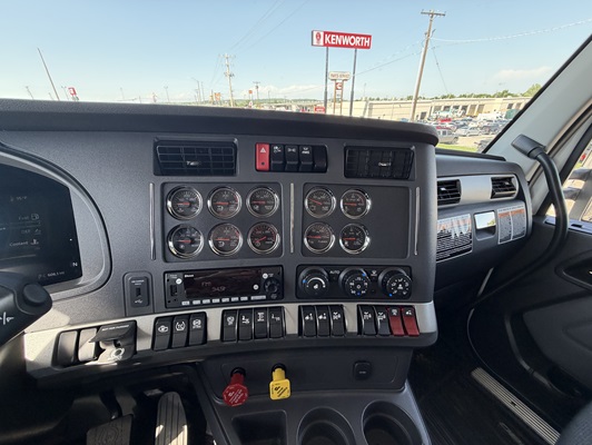 2026 Kenworth T880 in Tulsa, OK — photo 14