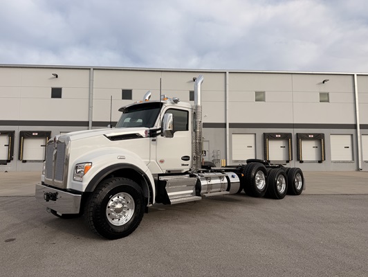 2026 Kenworth T880 in Kansas City, MO — photo 2