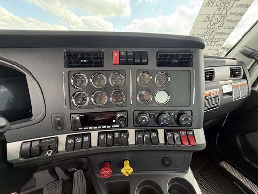2026 Kenworth T880 in Tulsa, OK — photo 13