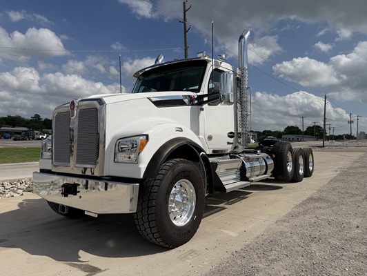 2026 Kenworth T880 in Tulsa, OK — photo 2