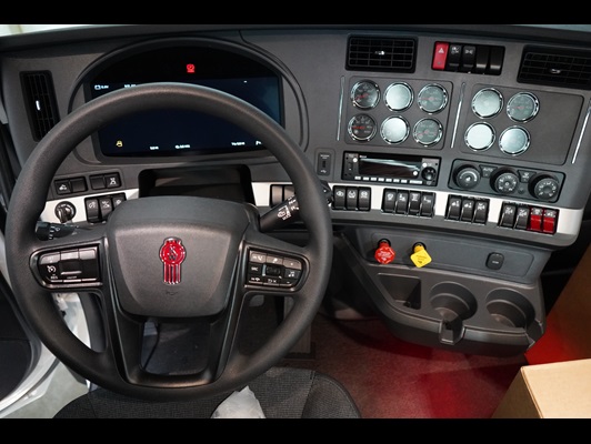 2027 Kenworth T880 in Dallas, TX — photo 3