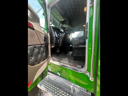 2022 Kenworth W900 in Robinson, TX — photo 8