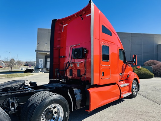 2022 Kenworth T680 in Olathe, KS — photo 16