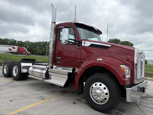 2027 Kenworth T880