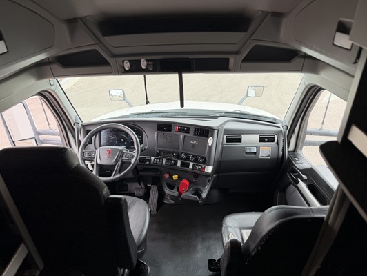 2022 Kenworth T680 in Fort Worth, TX — photo 15