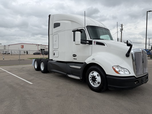 2022 Kenworth T680 in Fort Worth, TX — photo 18