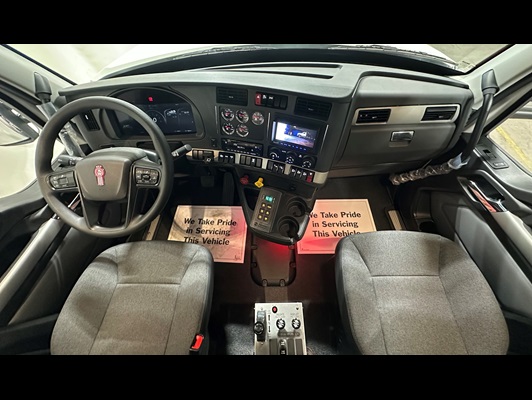 2027 Kenworth T880 in Raleigh, NC — photo 2