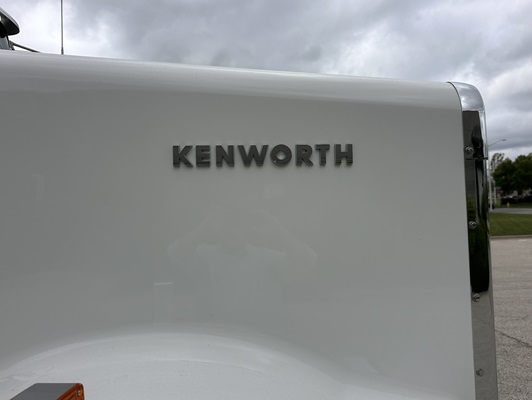 2027 Kenworth W900 in Olathe, KS — photo 8