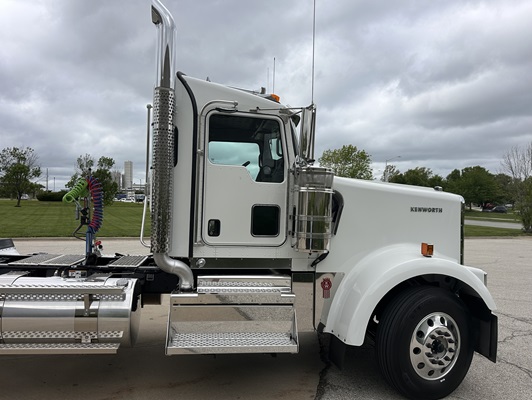 2027 Kenworth W900 in Olathe, KS — photo 10