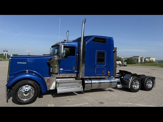 2023 Kenworth W900 in Van Buren, AR — photo 8