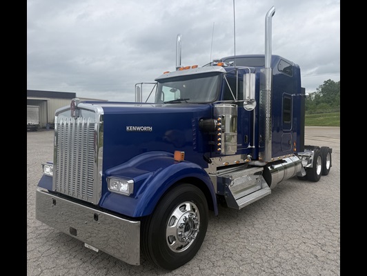 2023 Kenworth W900 in Van Buren, AR — photo 2