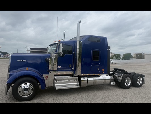 2023 Kenworth W900 in Van Buren, AR — photo 9