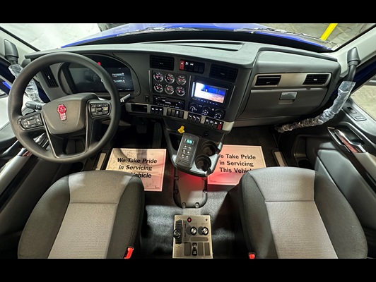 2027 Kenworth T880 in Durham, NC — photo 2