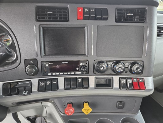2021 Kenworth T880 in Chillicothe, OH — photo 17