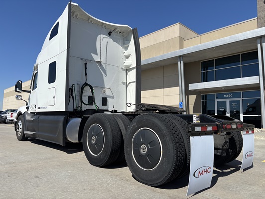 2023 Peterbilt 579 in Omaha, NE — photo 9
