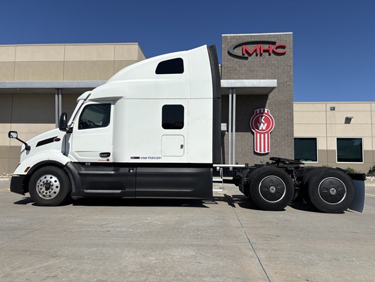 2023 Peterbilt 579 in Omaha, NE — photo 10