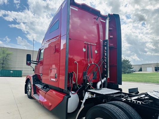 2023 Kenworth T680 in Olathe, KS — photo 12