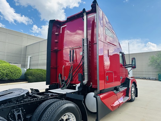 2023 Kenworth T680 in Olathe, KS — photo 17