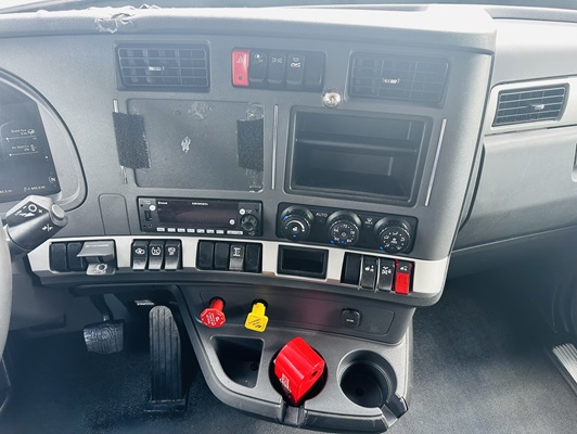 2023 Kenworth T680 in Olathe, KS — photo 34