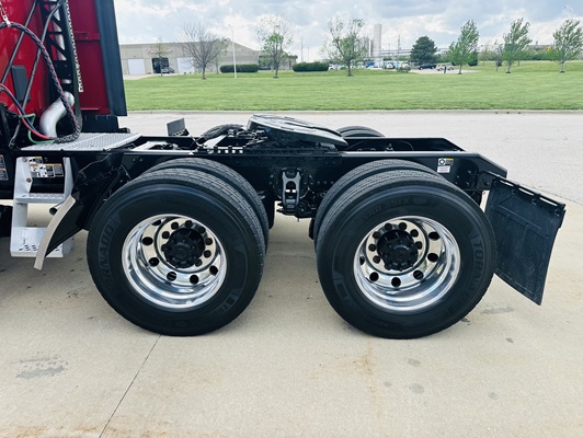 2023 Kenworth T680 in Olathe, KS — photo 4