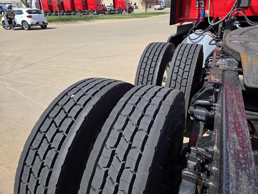 2022 Kenworth T680 in Cedar Rapids, IA — photo 16