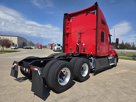 2022 Kenworth T680 in Cedar Rapids, IA — photo 11