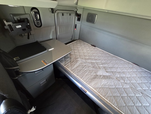 2022 Kenworth T680 in Cedar Rapids, IA — photo 28