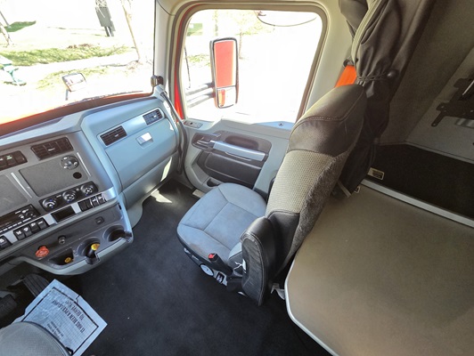 2022 Kenworth T680 in Cedar Rapids, IA — photo 31
