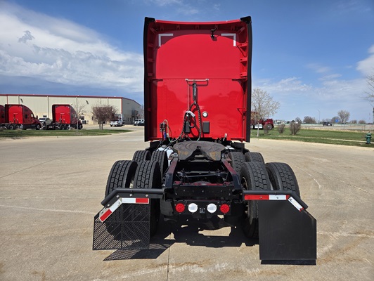 2022 Kenworth T680 in Cedar Rapids, IA — photo 5