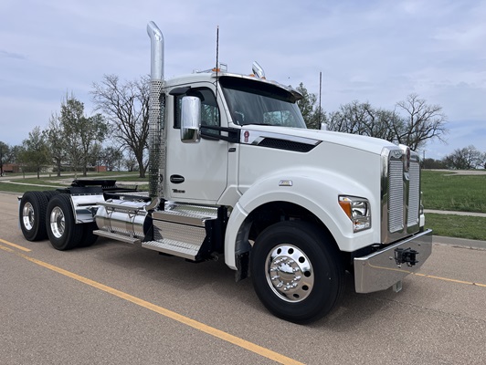 2027 Kenworth T880 in Topeka, KS